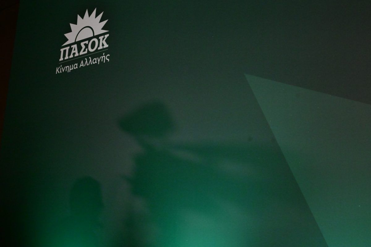 ΠΑΣΟΚ: Πέντε κρίσιμα ερωτήματα για την επίσκεψη του Γεραπετρίτη στο Κάιρο