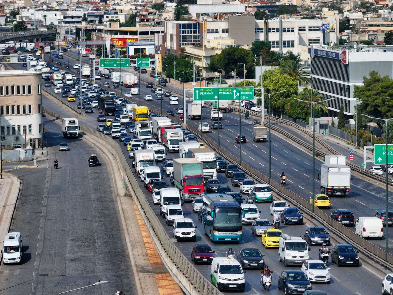 Τριήμερο διαφυγής για τους Αθηναίους: Αυξημένη κίνηση και απαγορεύσεις