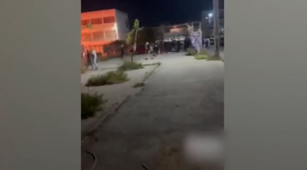 Μενίδι: Άγριο επεισόδιο με μαθητές που έβαλαν φωτιά σε σχολείο – Βίντεο ντοκουμέντο