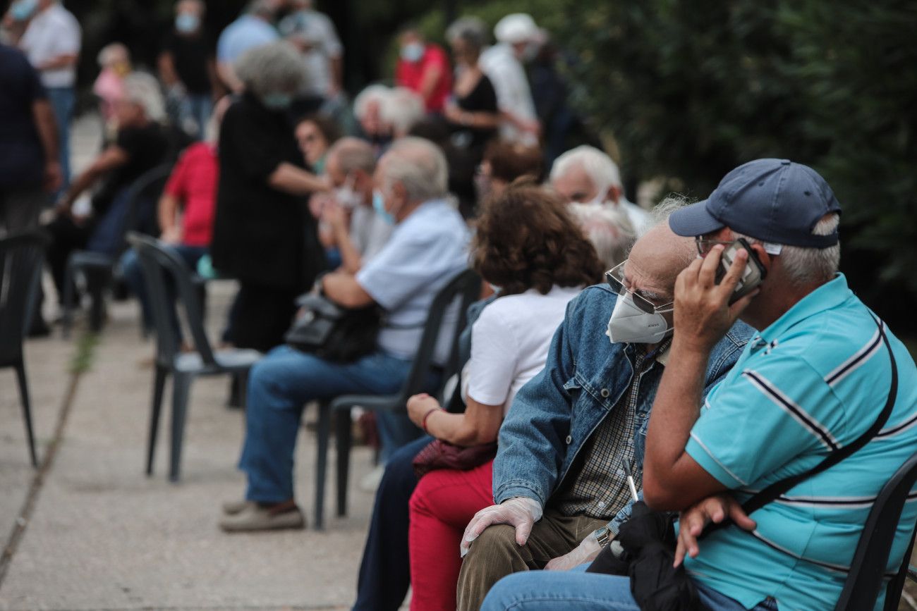 Συντάξεις δύο ταχυτήτων: Η κληρονομιά της κρίσης και οι επιπτώσεις στην οικονομία