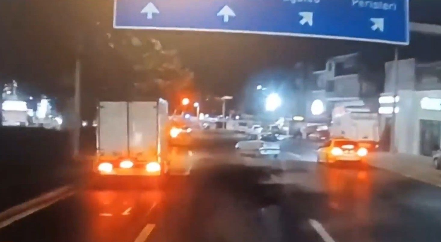 Λεωφόρος Αθηνών: Αυτοκίνητο χωρίς οδηγό κινείται επικίνδυνα
