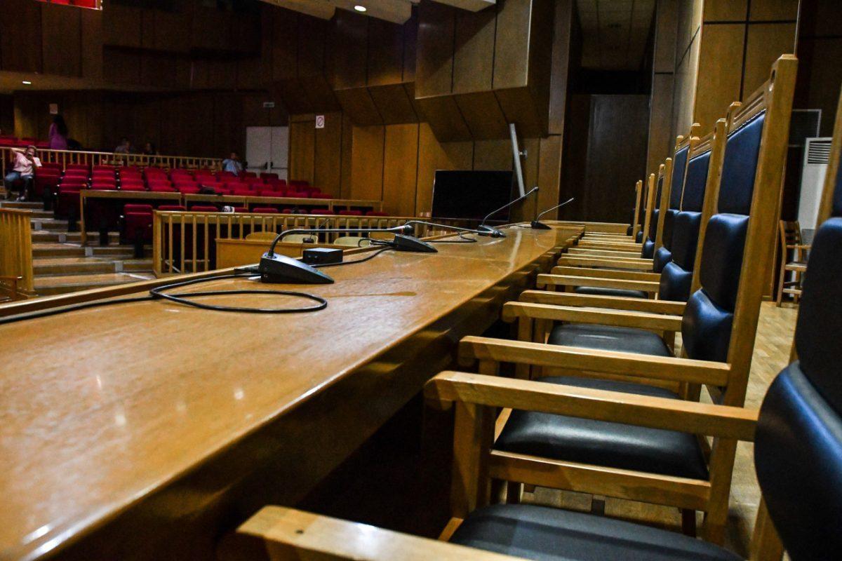 Απόφαση του Ανωτάτου Δικαστηρίου για την Επιστροφή των 13ου και 14ου Μισθού στους Δημόσιους Υπαλλήλους σε Αναμονή