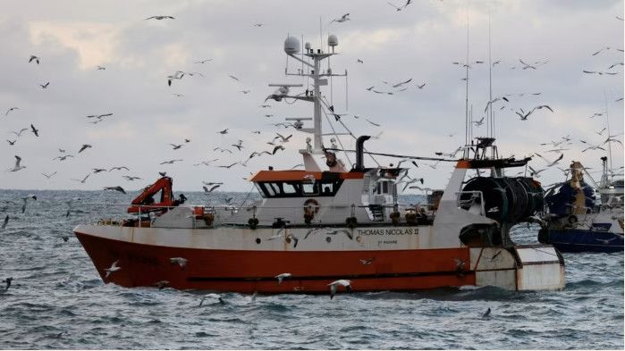 Η Βρετανία προγραμματίζει την επέκταση της απαγόρευσης αλιείας με τράτα βυθού