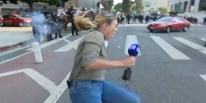 Λος Άντζελες: Διαμαρτυρία της Καμπέρας προς την Ουάσινγκτον για τον τραυματισμό Αυστραλής ρεπόρτερ