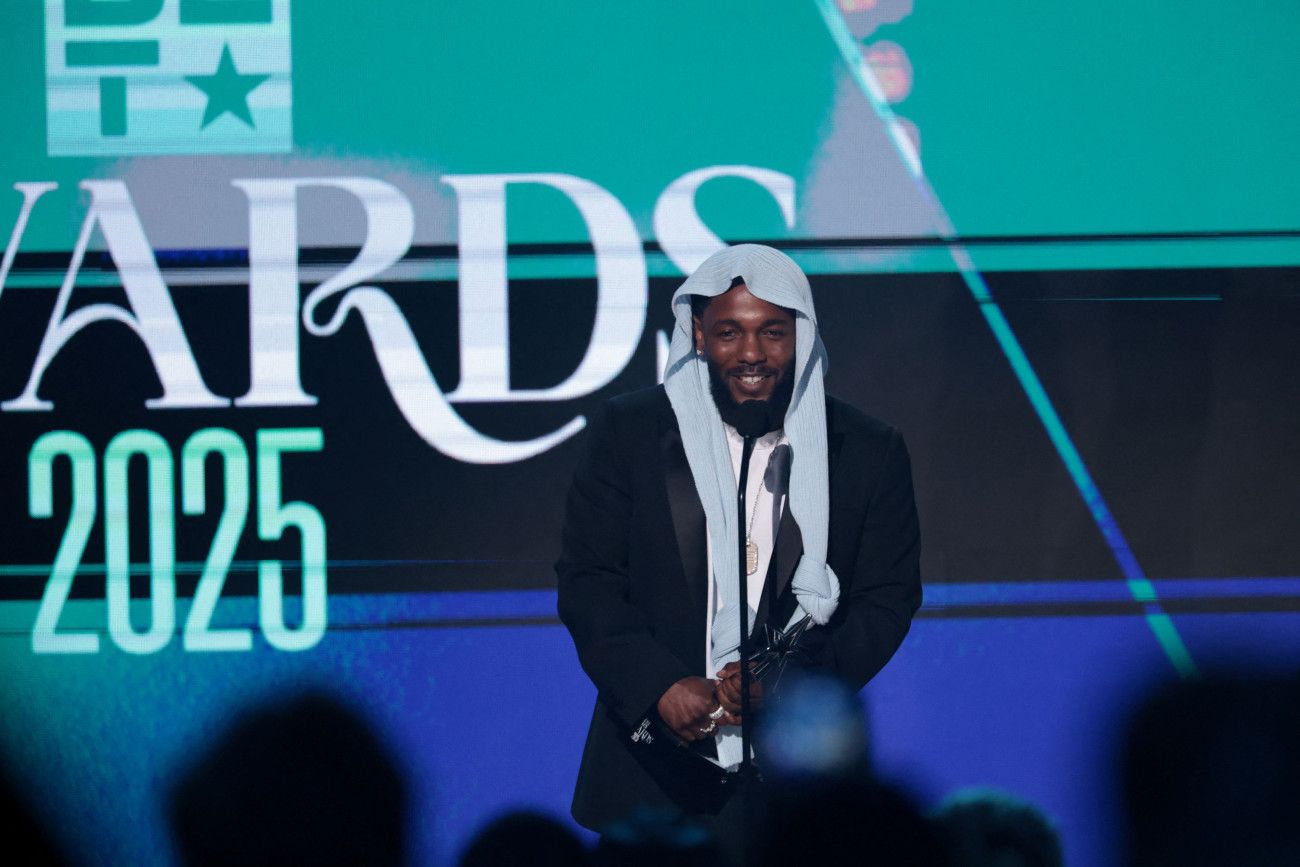 Κέντρικ Λαμάρ: Θρίαμβος στα BET Awards με συγκίνηση από τον Τζέιμι Φοξ και ηγεμονία της Μαράια Κάρεϊ