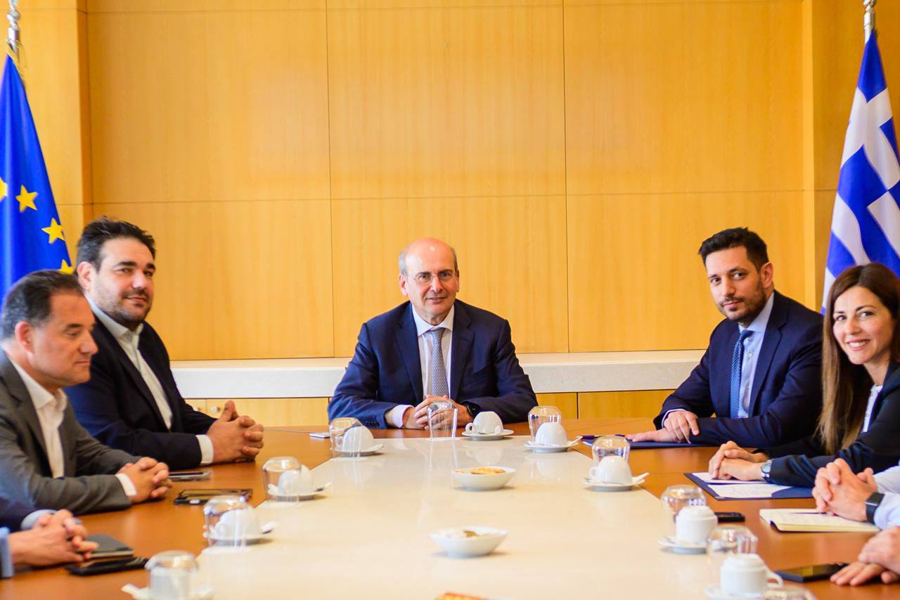 Συνάντηση υπό τον Χατζηδάκη για την εφαρμογή του νέου ΚΟΚ: Πλαίσιο πρωτοβουλιών για την ενίσχυση της οδικής ασφάλειας