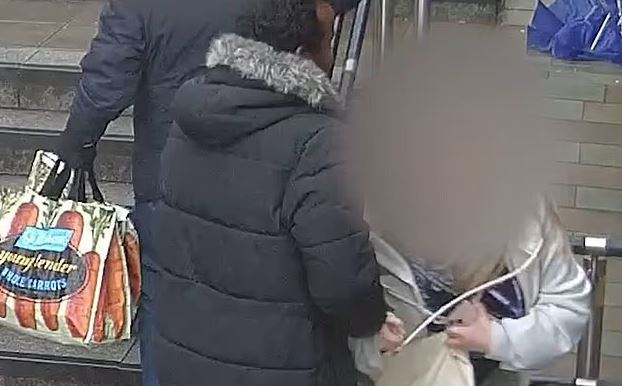 Λίβερπουλ: Η σοκαριστική απόπειρα απαγωγής εφήβου σε σιδηροδρομικό σταθμό [βίντεο]