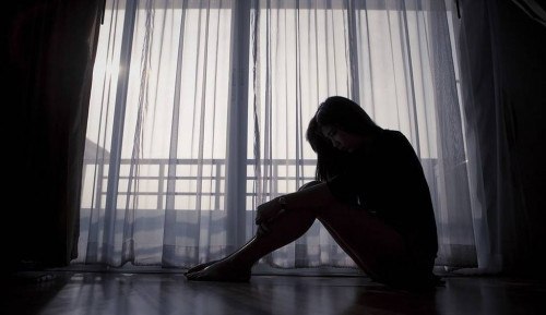 Διπλή ισόβια καταδίκη και 20 χρόνια κάθειρξη για εργολάβο από τη Μύκονο που βίαζε τις δίδυμες κόρες του