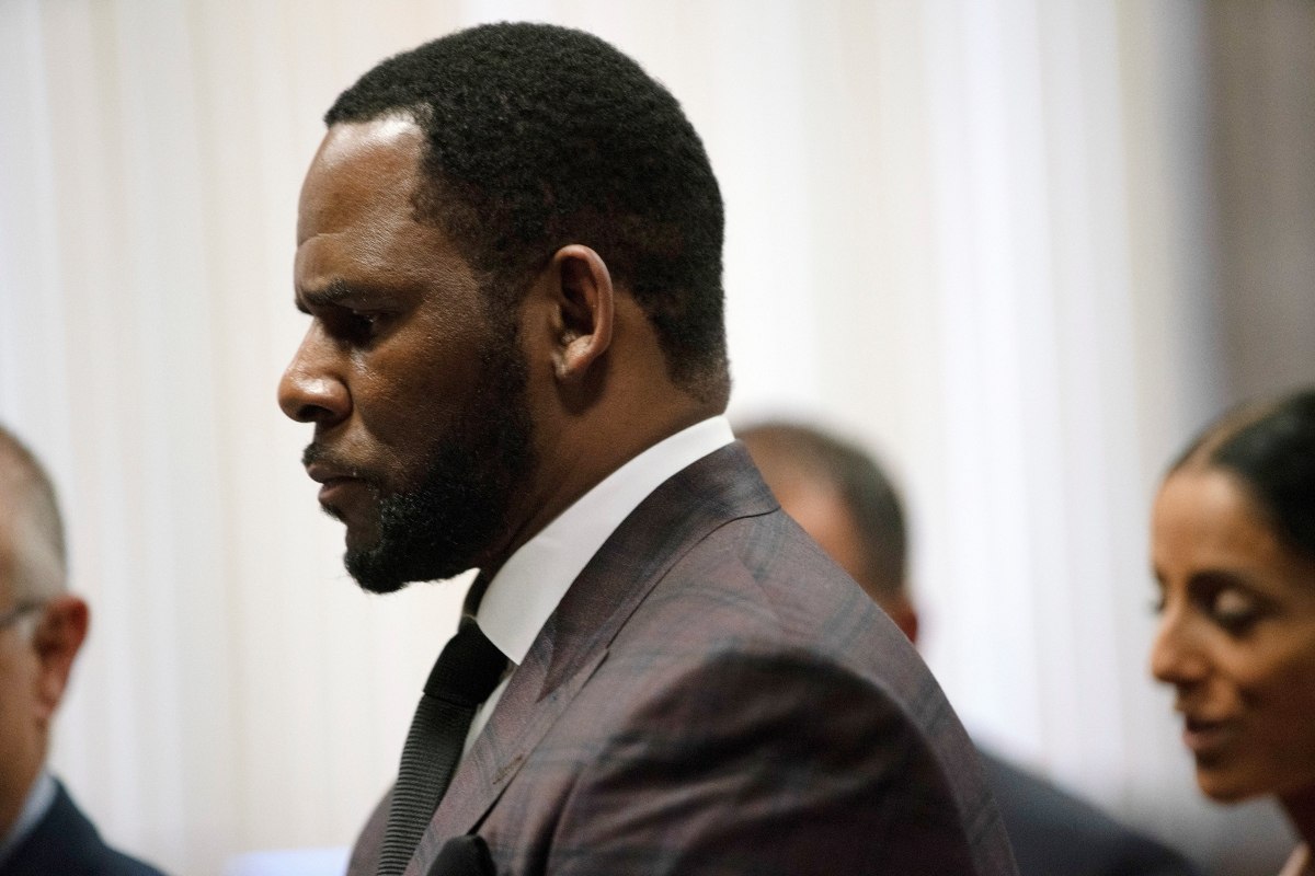 Στο νοσοκομείο ο R. Kelly από υπερβολική δόση στη φυλακή: Ο δικηγόρος του υποστηρίζει ότι τον απείλησαν