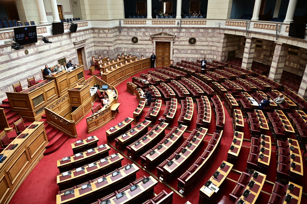 Ξεκίνησε η αντιπαράθεση στη Βουλή για την προανακριτική επιτροπή σχετικά με την τραγωδία στα Τέμπη