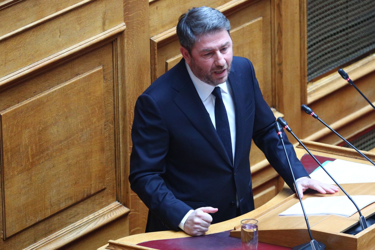 Ανδρουλάκης στη Βουλή: Η προσπάθεια του πρωθυπουργού για αυτοθυματοποίηση οδήγησε σε αυτογελοιοποίηση
