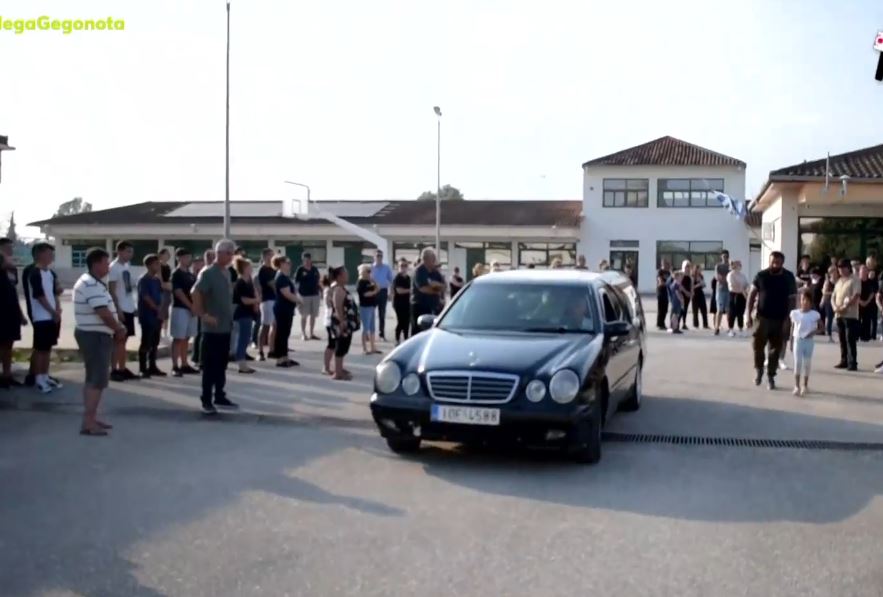 Αρτα: Συγκινητικός αποχαιρετισμός στο σχολείο του 12χρονου Κλεωνή που πνίγηκε στον Άραχθο