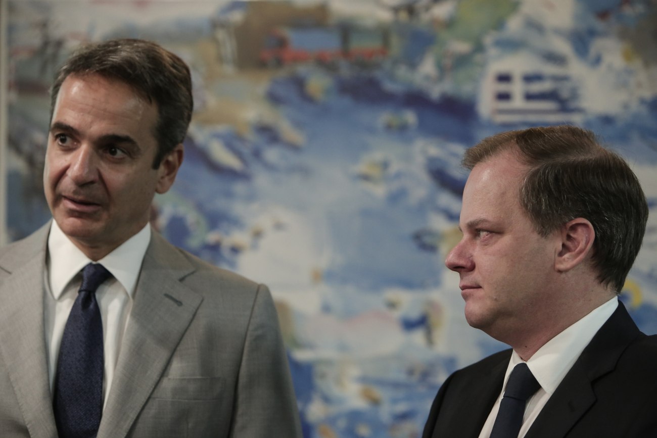 Βουλή: Αποπροσανατολισμός και αποποίηση ευθυνών από Μητσοτάκη και Καραμανλή