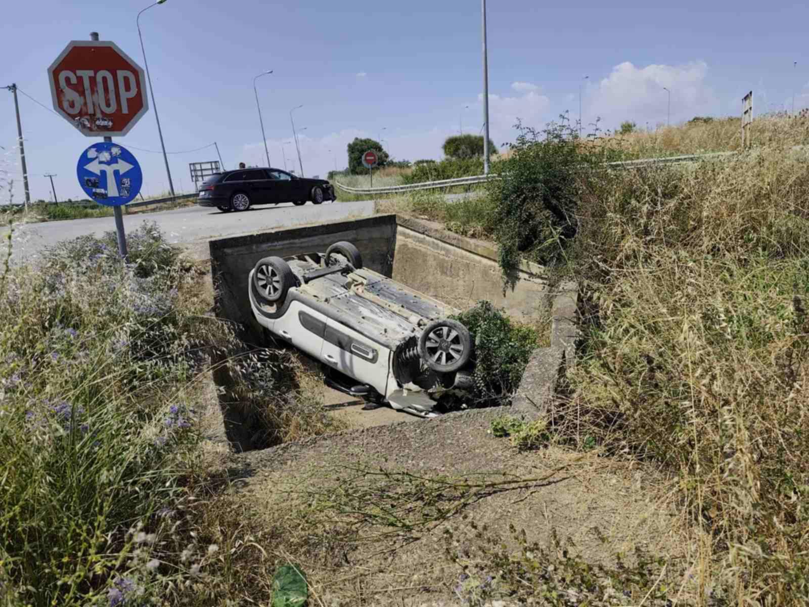 Χαλκιδική: Σφοδρό τροχαίο ατύχημα για τον δήμαρχο Νέας Προποντίδας, το αυτοκίνητο του ανατράπηκε και έπεσε σε χαντάκι