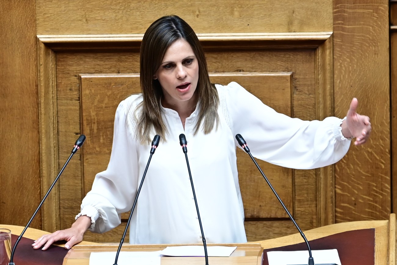 Αχτσιόγλου: Αλαζονικός και υβριστικός ο Μητσοτάκης για την τραγωδία των Τεμπών