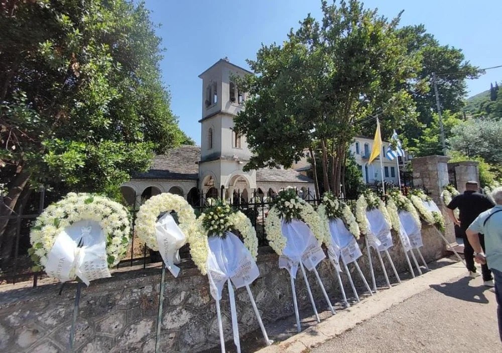 Ήπειρος: Σε κλίμα βαθιάς συγκίνησης αποχαιρετίστηκε ο Πετρολούκας Χαλκιάς στο Πωγώνι