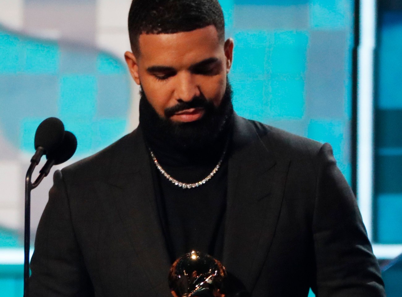 Ο Drake αποκαλύπτει: 8 εκατομμύρια δολάρια χάθηκαν σε στοιχήματα μέσα σε έναν μήνα