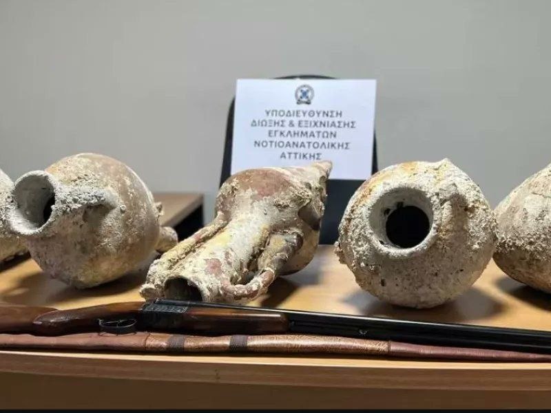 Σύλληψη 53χρονου στον Άλιμο για κατοχή αρχαίων και βυζαντινών αμφορέων