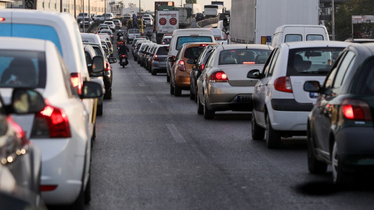 Ουρές χιλιομέτρων στον Κηφισό λόγω τροχαίου ατυχήματος