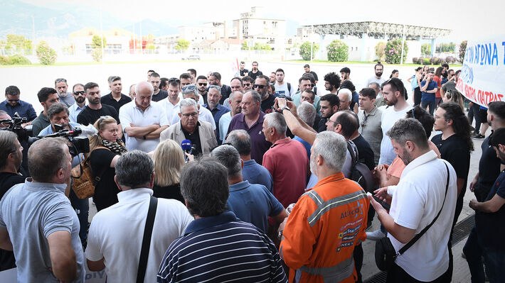 Ο Κουτσούμπας στο πλευρό των απεργών ναυτεργατών στο λιμάνι της Πάτρας