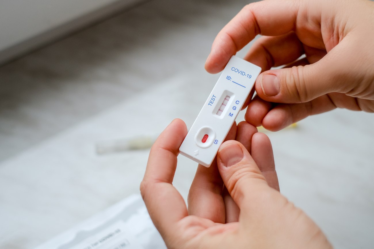 Long covid και αναπηρία: σε επιφυλακή για νέα έξαρση του ιού, δηλώνει ο Μαγιορκίνης
