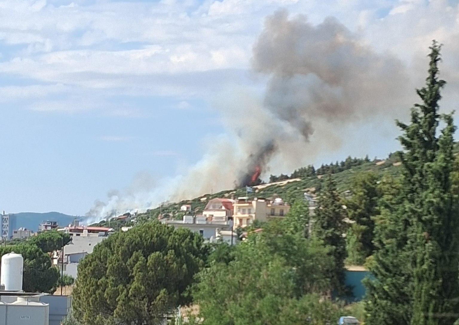 Θεσσαλονίκη: Εξελίξεις γύρω από τη φωτιά πίσω από το νοσοκομείο Παπαγεωργίου