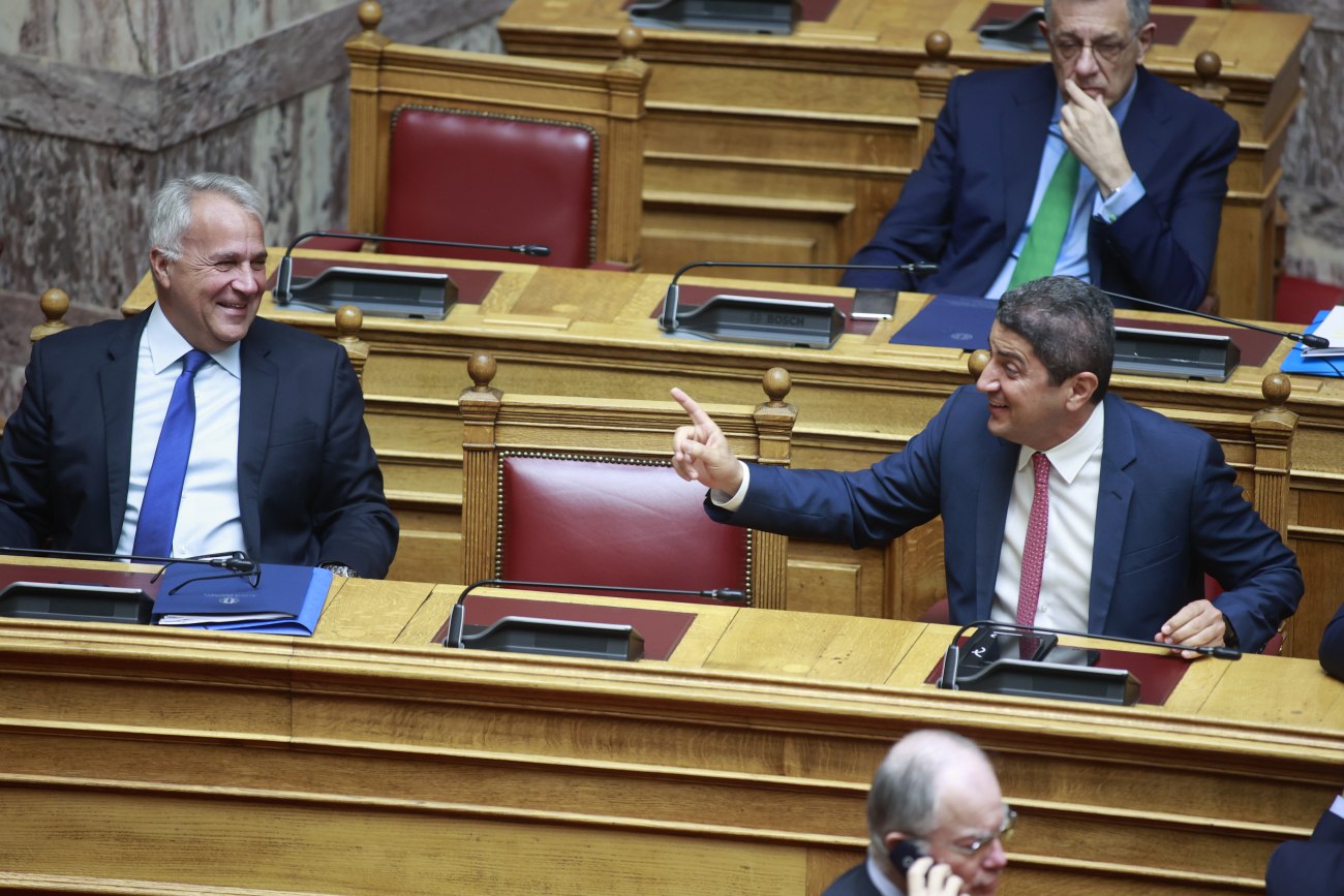Πίεση στο Μαξίμου: Η κυβέρνηση περικυκλωμένη από το σκάνδαλο του ΟΠΕΚΕΠΕ και τις εξελίξεις στο Τέμπη