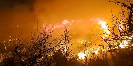 Κρήτη: Εντυπωσιακή φωτιά στους Κάτω Ασίτες στο Ηράκλειο – Συναγερμός από το 112
