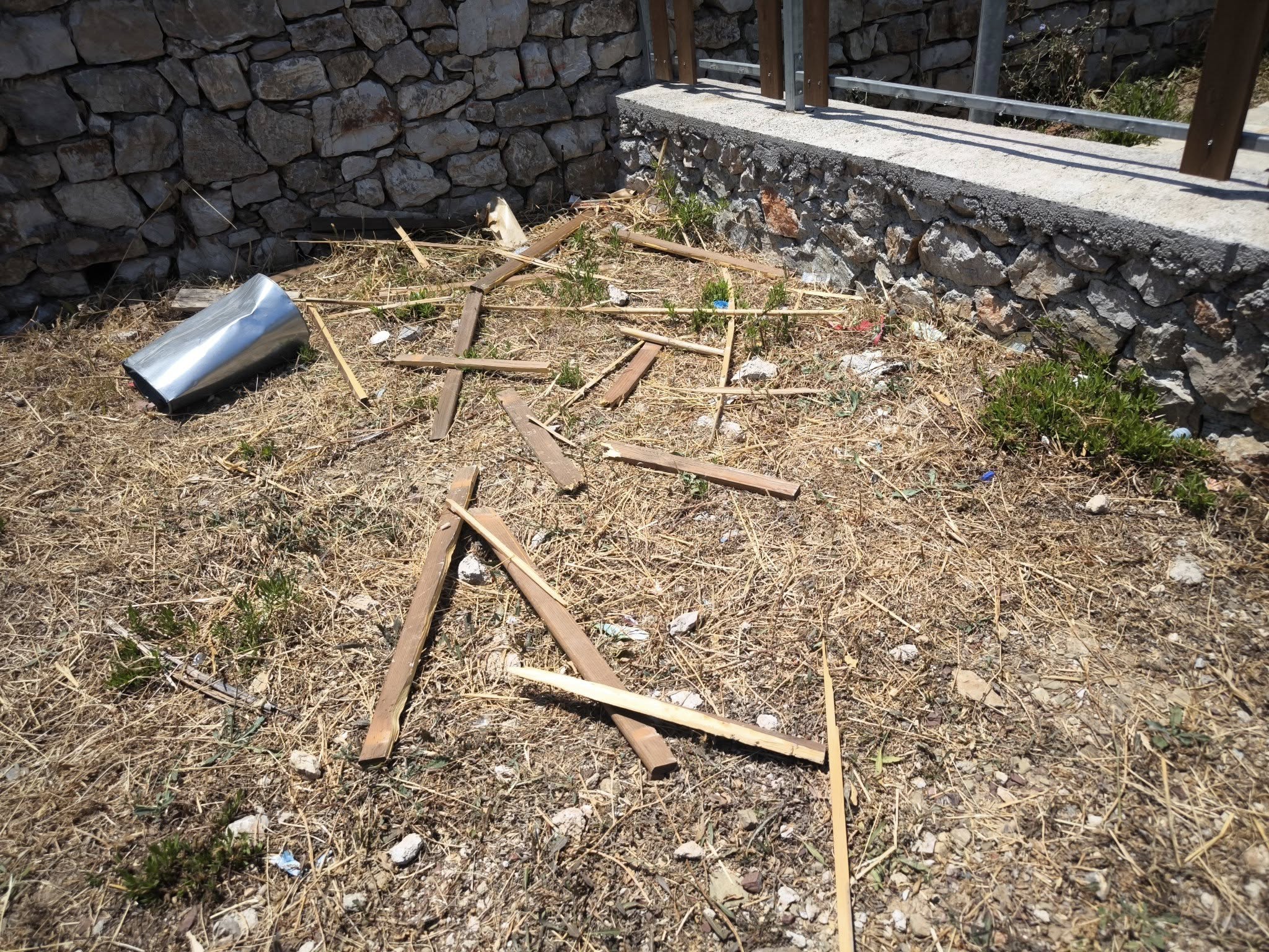 Εξοργισμένος δήμαρχος Κυθήρων-Αντικυθήρων για τον βανδαλισμό νέας παιδικής χαράς