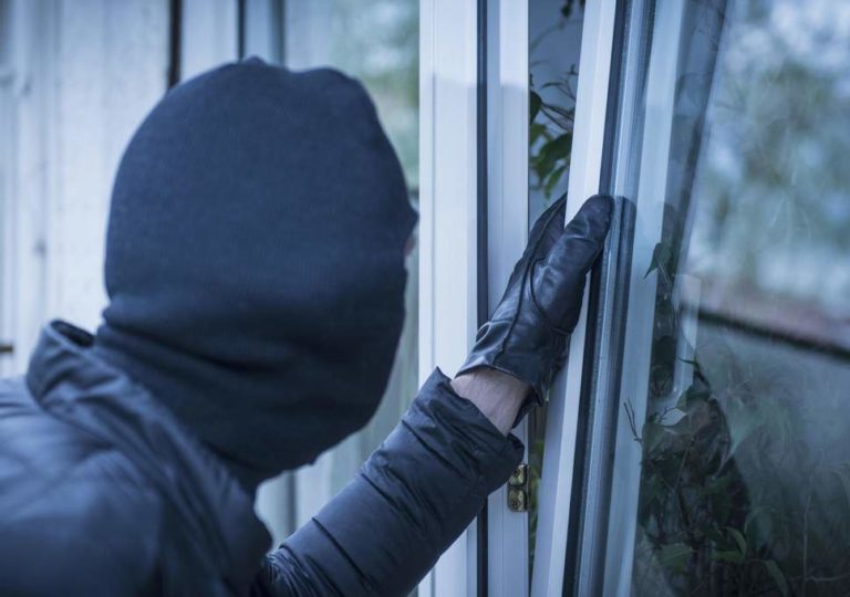 Νεαρός 19 ετών συλλαμβάνεται για τρεις κλοπές στο Νέο Ηράκλειο