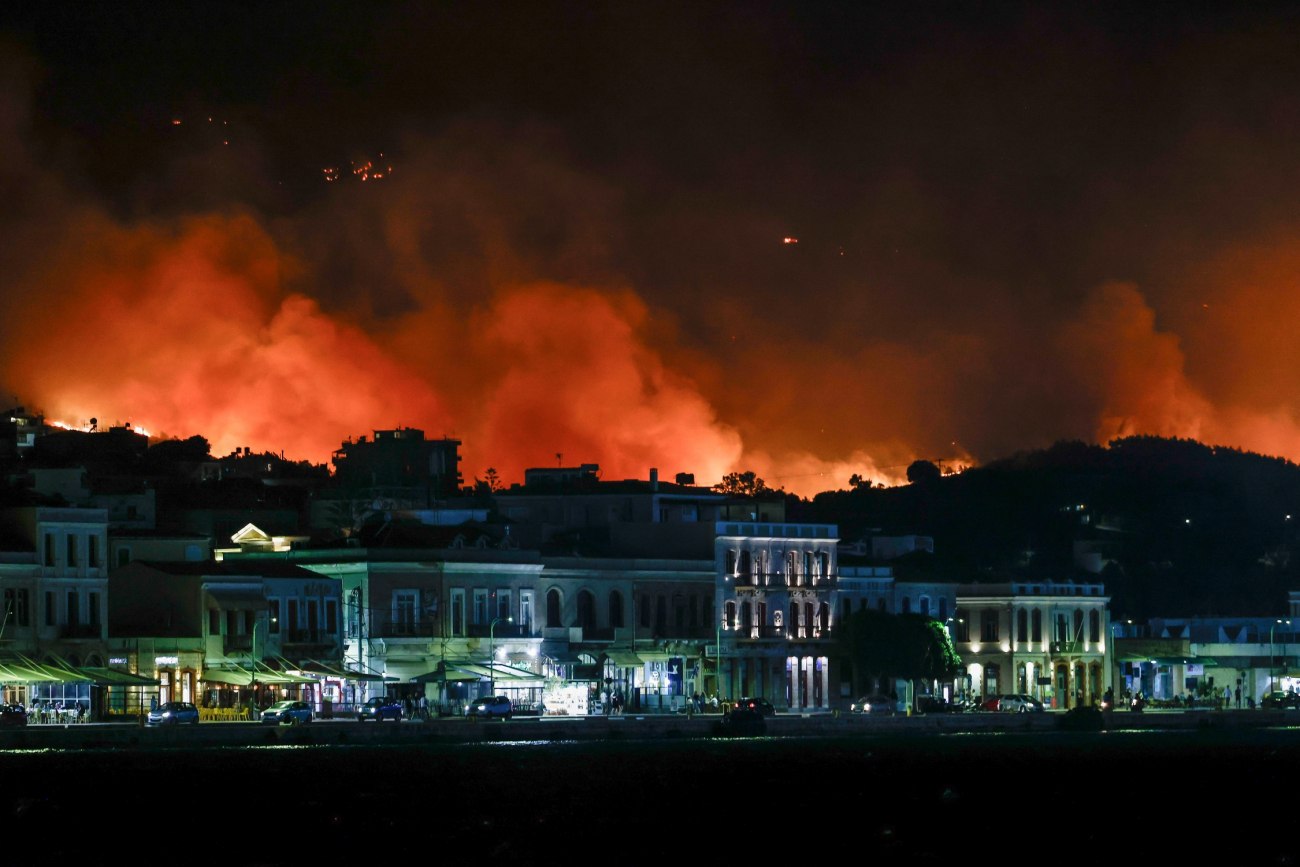 Χίος: Αγώνας για περιορισμό της πυρκαγιάς και εκτιμήσεις ζημιών στο νησί