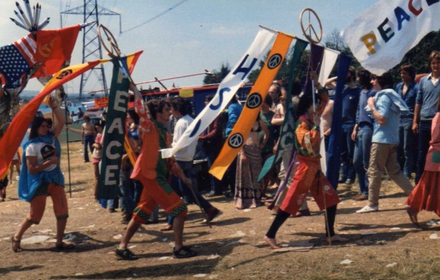 Χίπις, αγελάδες και η Lola – το πρώτο φεστιβάλ Glastonbury το 1970 υπήρξε το αποκορύφωμα της εποχής του flower power