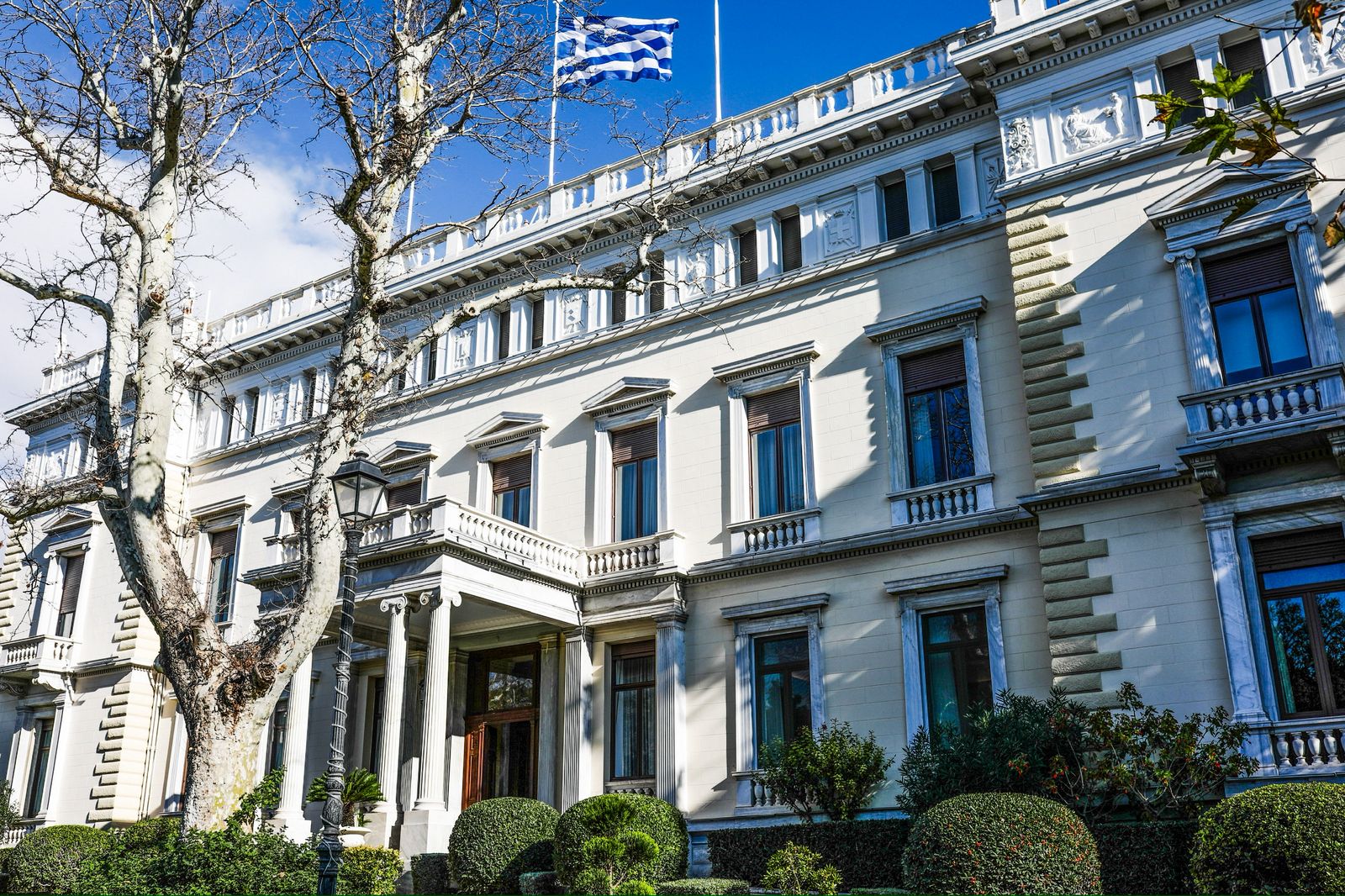 Επικοινωνία Τασούλα με πρέσβεις σε Τελ Αβίβ και Τεχεράνη για τις εξελίξεις