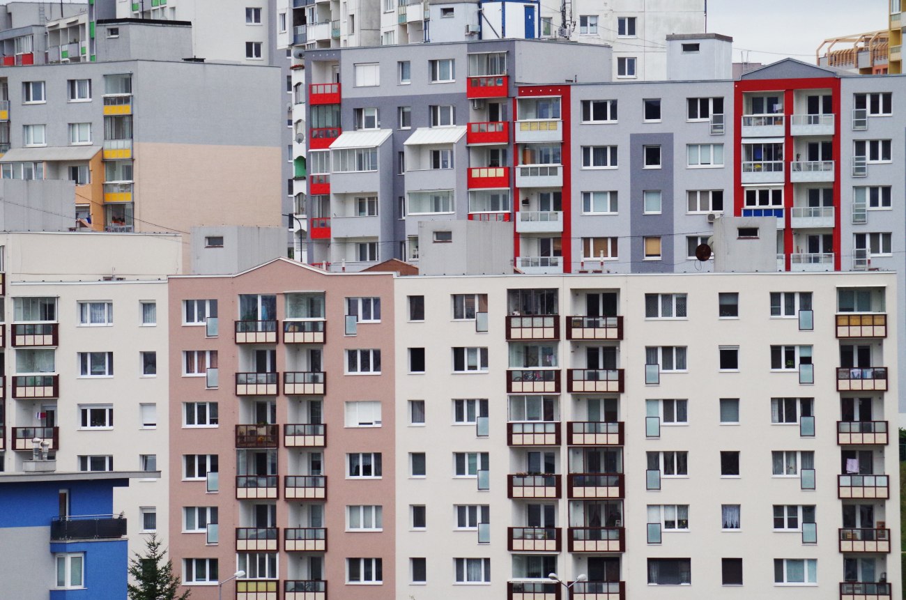 Ευρωβαρόμετρο: Το στεγαστικό πρόβλημα στην Ευρώπη και η επιτακτική ανάγκη για λύσεις στην Ελλάδα
