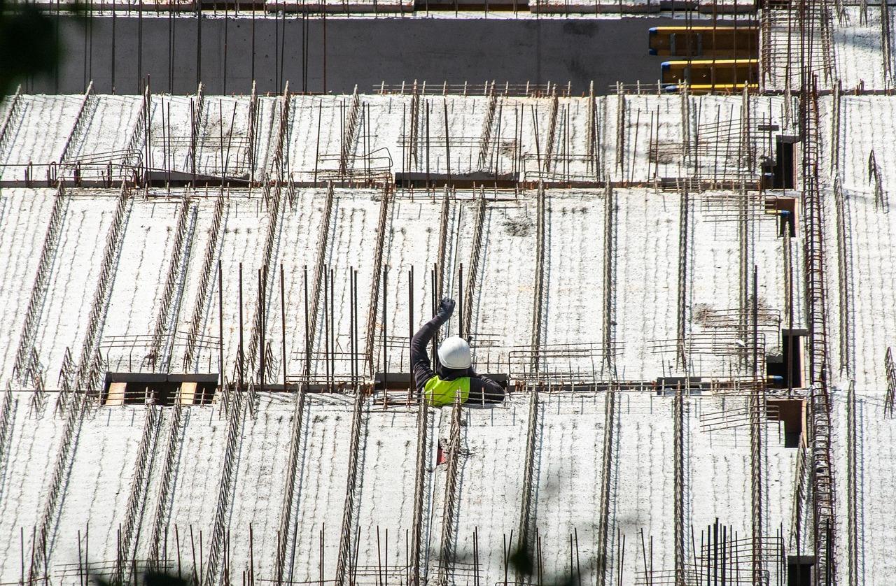 Ο ΝΟΚ παγώνει τις οικοδομικές άδειες: Προβλέψεις για πτώση έως 40%