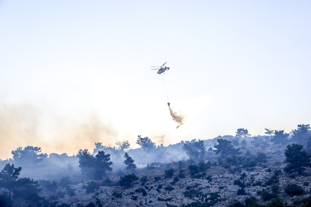Χίος: Καταστροφικές φωτιές συνεχίζουν να πλήττουν το νησί για τέταρτη ημέρα
