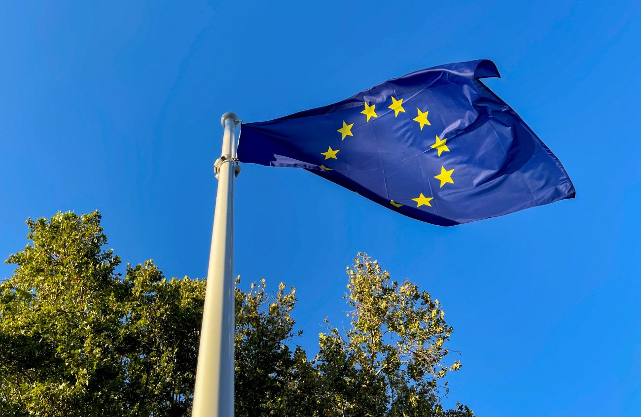 Bloomberg: Η ΕΕ προετοιμάζει δασμολογικά αντίποινα αν οι ΗΠΑ επιβάλουν δασμούς