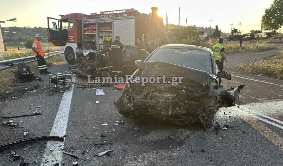 Σφοδρή σύγκρουση στη Βοιωτία: Νεκρό ζευγάρι σε μετωπική πρόσκρουση