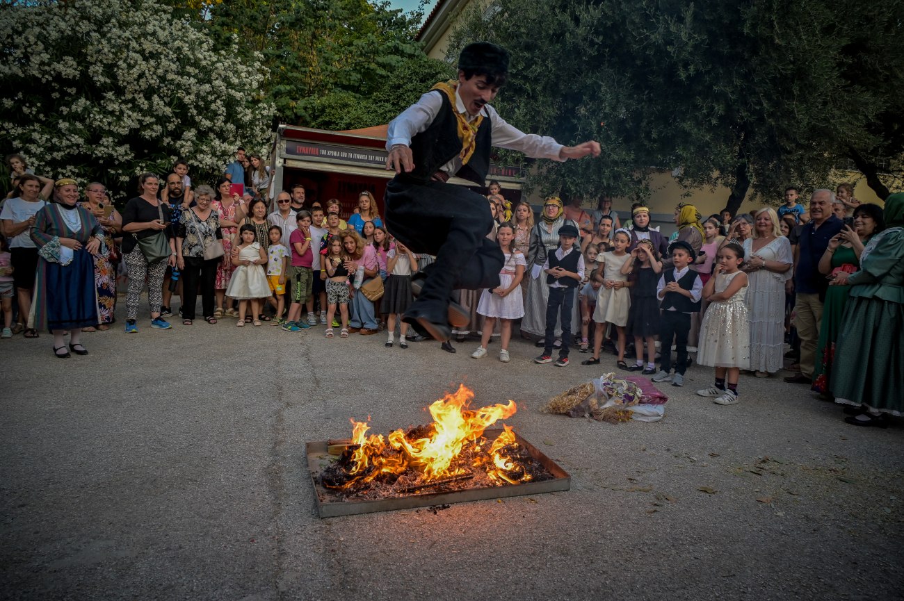 Χοροί και άλματα στον εορτασμό του Κλήδονα: Ένα αρχαίο ελληνικό έθιμο