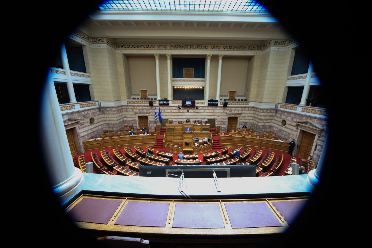 Βουλή: Υπερψηφίστηκε το νομοσχέδιο για την πολιτική προστασία