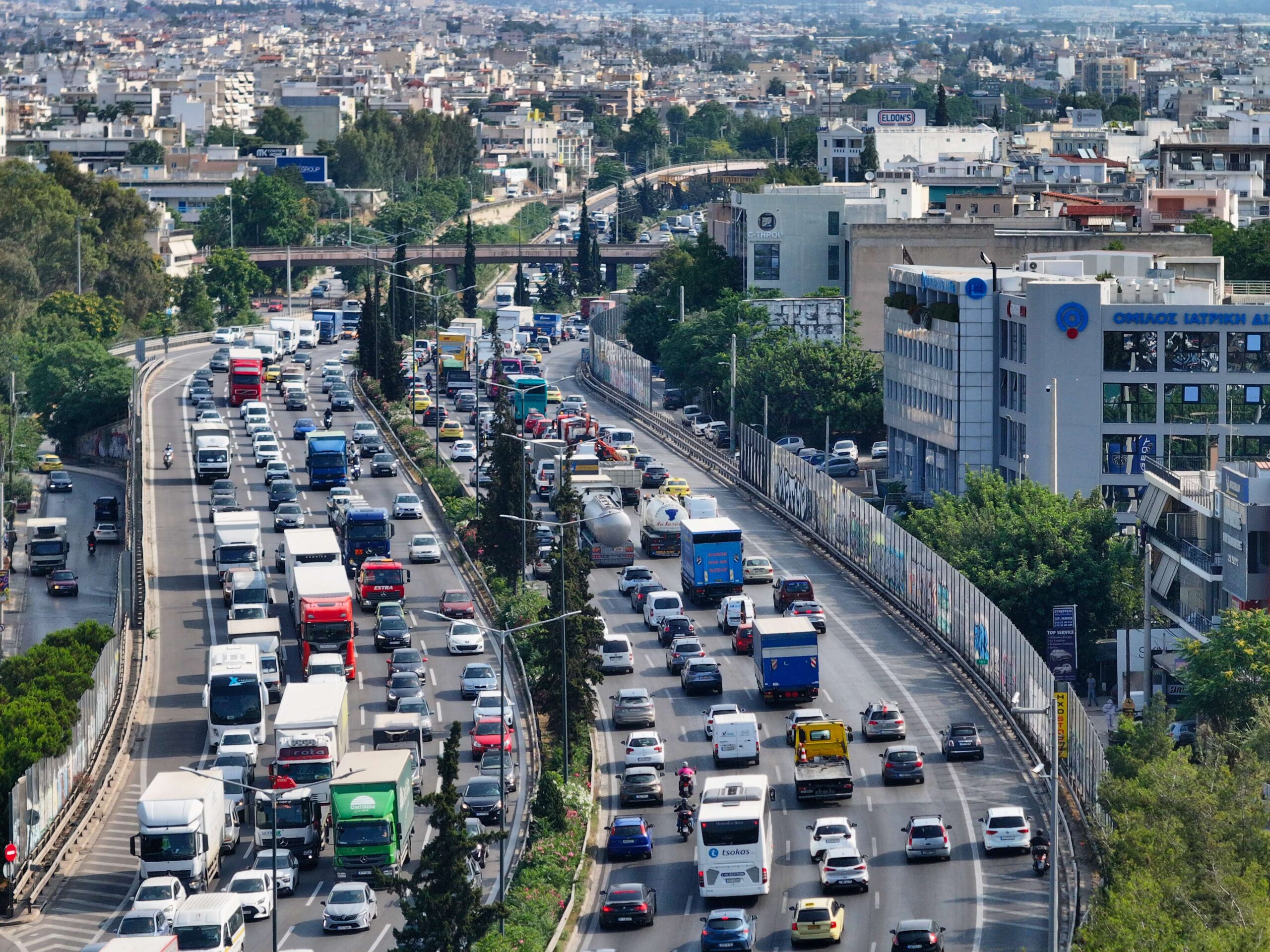 Σοβαρά κυκλοφοριακά προβλήματα στην Αττική λόγω Ράλι Ακρόπολις