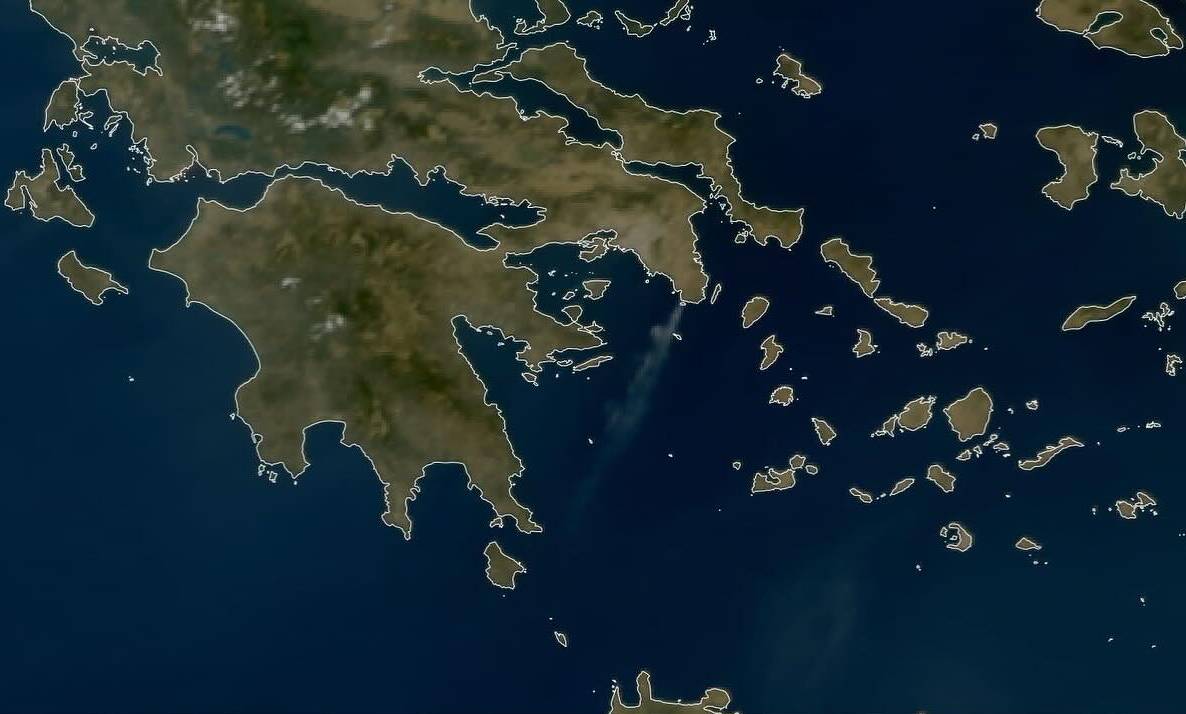 Φωτιά στην Παλαιά Φώκαια: Καπνός κατευθύνεται προς τα Αντικύθηρα – Δορυφορικές εικόνες και μοντέλο πρόγνωσης διασποράς