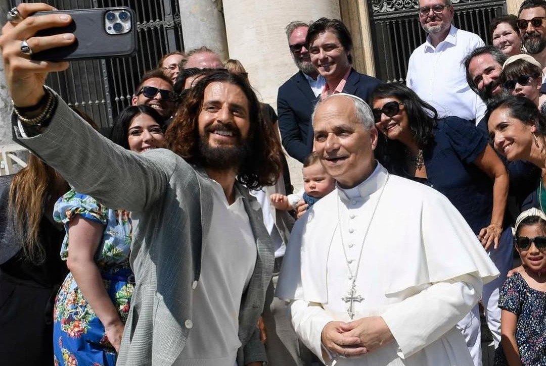 Τζόναθαν Ρούμι: Ο Ιησούς στο The Chosen συναντά τον Πάπα Λέοντα ΙΔ