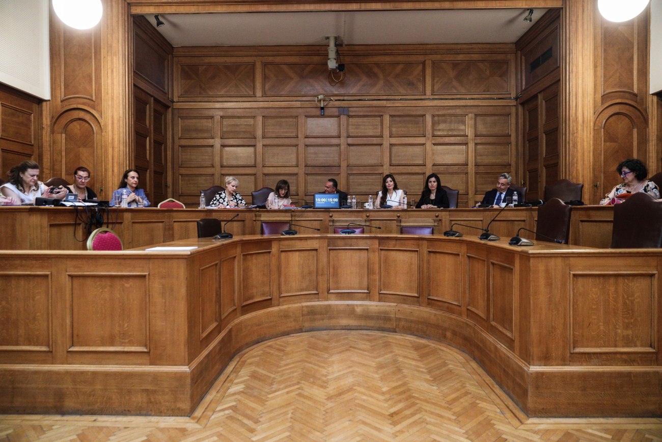 Προανακριτική επιτροπή για τα Τέμπη: Επείγουσες διαδικασίες και αντιδράσεις από την αντιπολίτευση για κλήση μαρτύρων