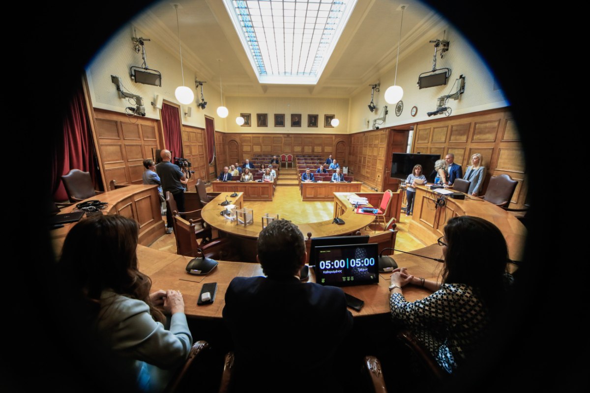 ΠΑΣΟΚ: Η προανακριτική για τα Τέμπη προσβάλλει τη Δημοκρατία