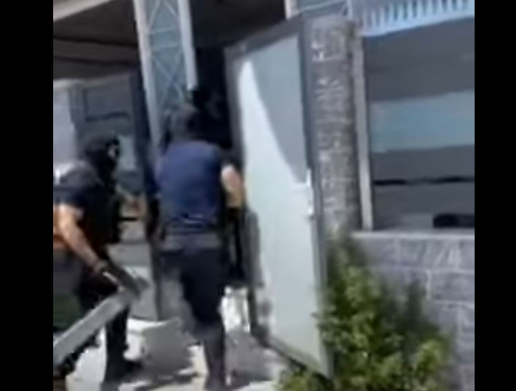 Δύο συλλήψεις για διακίνηση ναρκωτικών στις Αχαρνές με παιδιά σε ρόλο τσιλιαδόρων