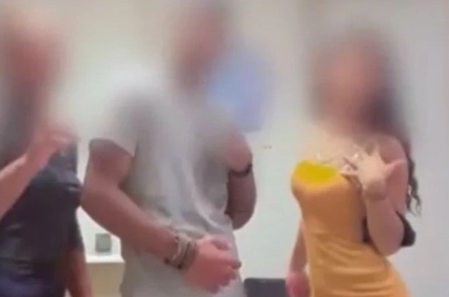 Μεσσηνία: Πειθαρχική έρευνα για τον χορό τσιφτετέλι στην Αστυνομική Διεύθυνση – Δεν πρόκειται για κρατούμενους, διαβεβαιώνει η ΕΛ.ΑΣ.