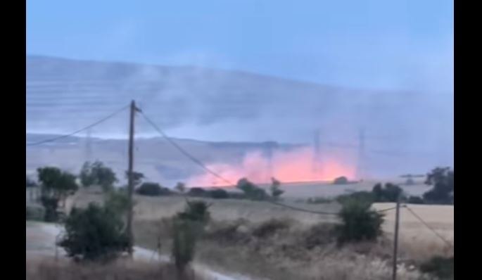 Τρεις φωτιές στη Θεσσαλονίκη την ίδια στιγμή πιθανότατα από κεραυνούς