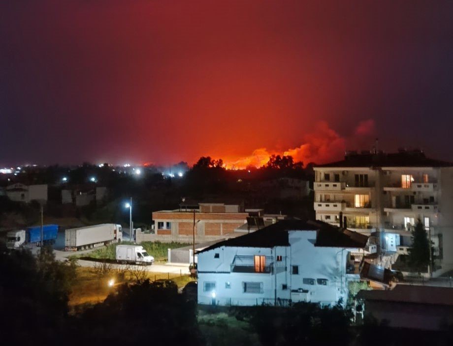 Σύμφωνα με νέες πληροφορίες, εκδηλώθηκε φωτιά κοντά στα Λουτρά Λαγκαδά στη Θεσσαλονίκη