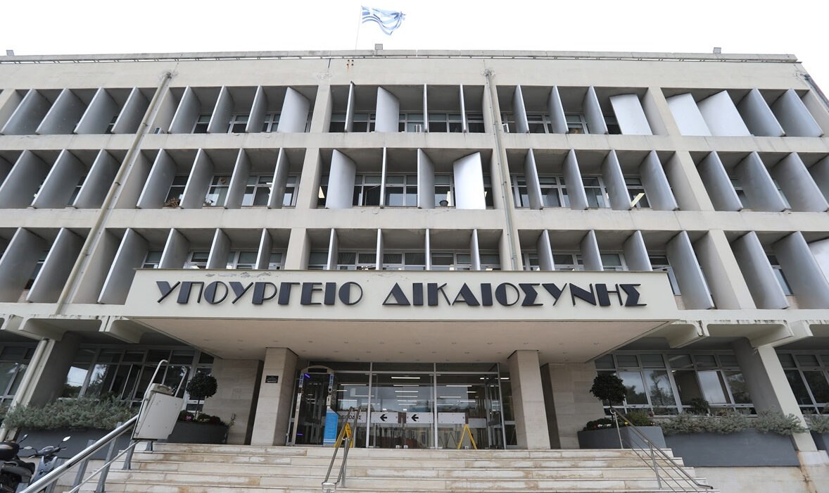 Οσμή νέου σκανδάλου στο υπουργείο Δικαιοσύνης με εξυπηρέτηση ημετέρων